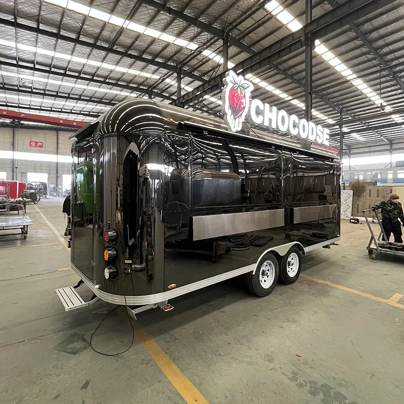 Mattsvart Airstream Trailer